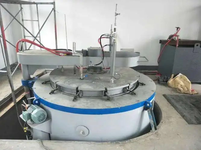 Iron pot gas nitriding furnace